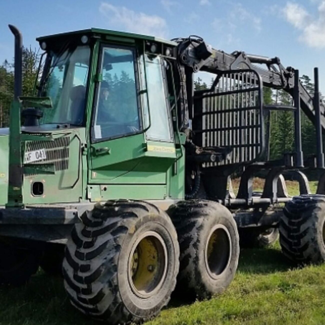 Maszyna leśna na sprzedaż - forwarder 1110D, Forestry machine for sale - forwarder 1110D, Forstmaschine zu verkaufen - Forwarder 1110D, Prodám lesní stroj - vyvážecí traktor 1110D, Parduodama miško technika - forvarderis 1110D, лісові машини на продаж - форвардер 1110D