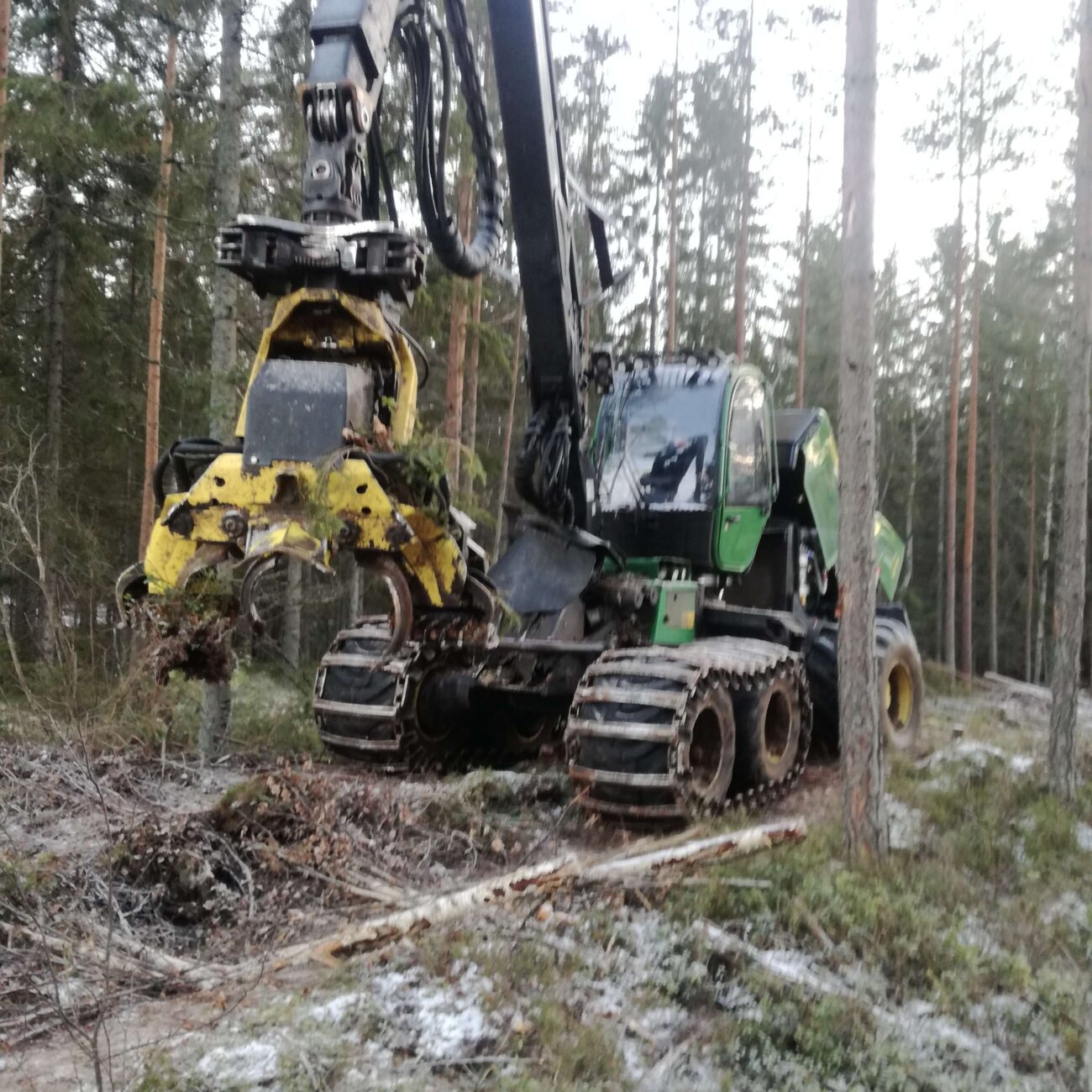 Maszyna leśna na sprzedaż - harvester 1070E, Forestry machine for sale - harvester 1070E, Forstmaschine zu verkaufen - Harvester 1070E, Prodám lesní stroj - harvestor 1070E, Parduodama miško technika - harvesteris 1070E, лісові машини на продаж - харвестер 1070E